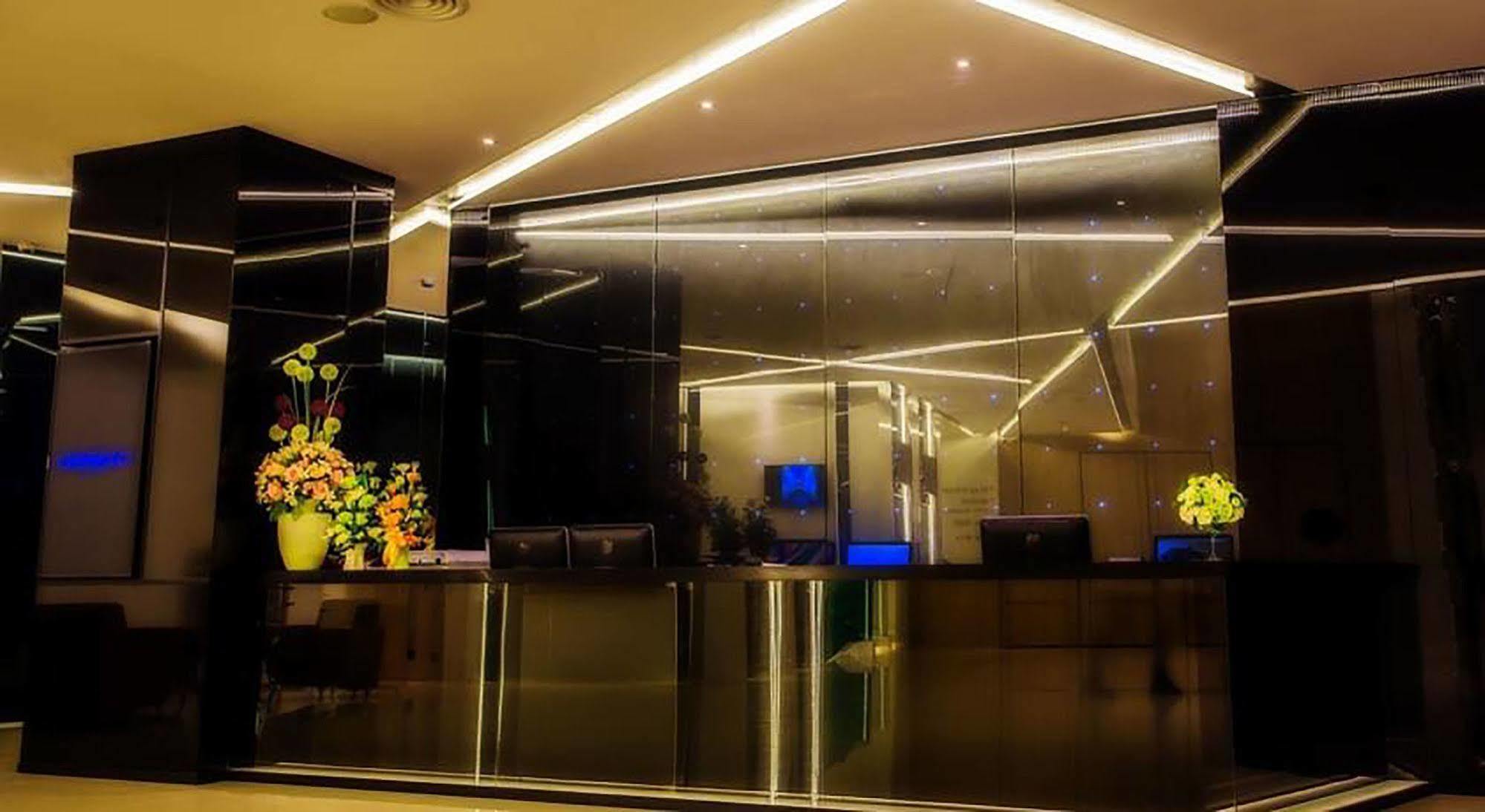Crystal Hotel Hat Yai Esterno foto